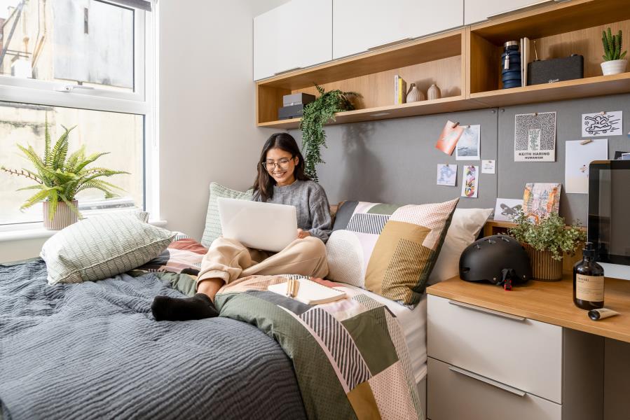 Challenges Iranian Students Face in Finding Accommodation & Practical Solutions